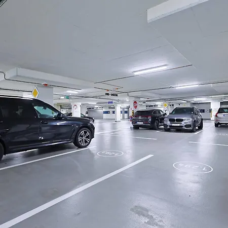 Skypark Tower 3-2 Bedroom Luxe With Free Parking 布拉迪斯拉发