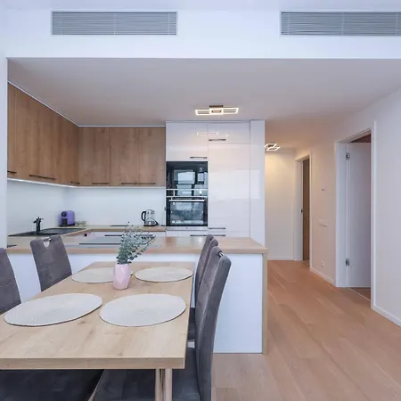 Skypark Tower 3-2 Bedroom Luxe With Free Parking 公寓