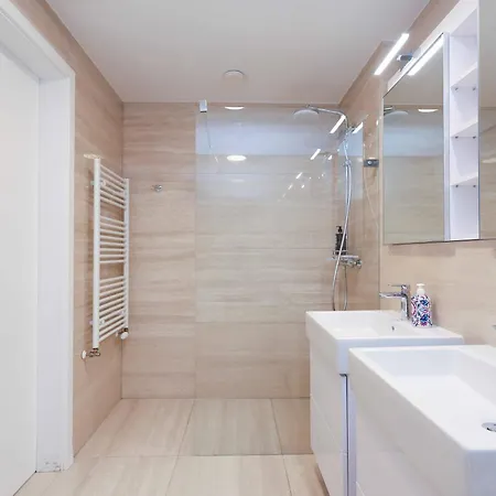 Skypark Tower 3-2 Bedroom Luxe With Free Parking