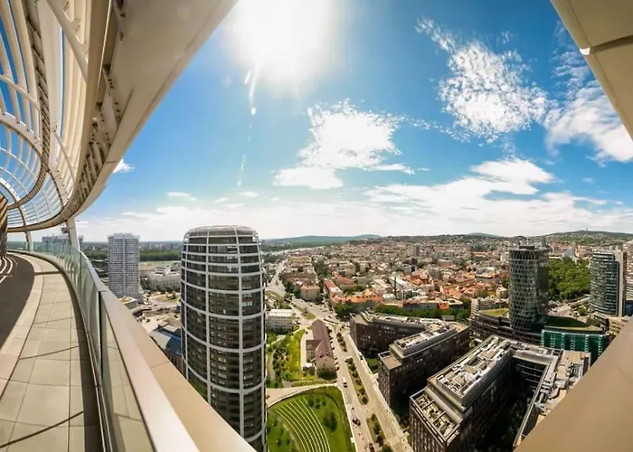 Апартаменты Skypark Tower 3-2 Bedroom Luxe With Free Parking *