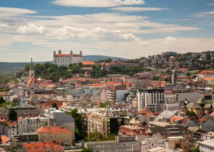 Skypark Tower 3-2 Bedroom Luxe With Free Parking * Братислава