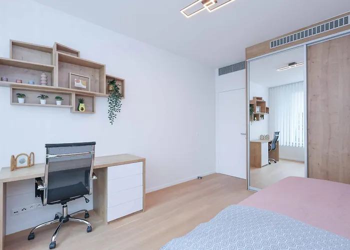 Skypark Tower 3-2 Bedroom Luxe With Free Parking Апартаменты Братислава