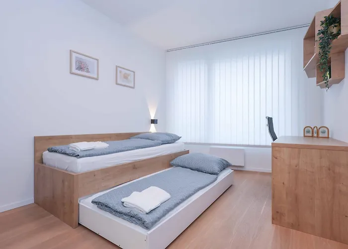 Апартаменты Skypark Tower 3-2 Bedroom Luxe With Free Parking *