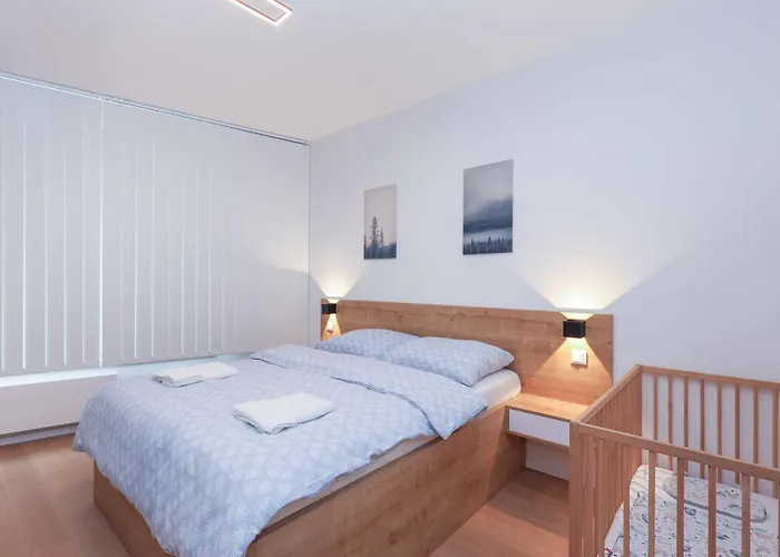 Skypark Tower 3-2 Bedroom Luxe With Free Parking Братислава