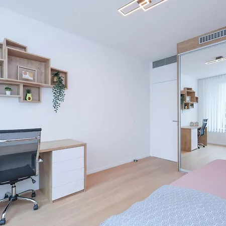 Skypark Tower 3-2 Bedroom Luxe With Free Parking Apartmán Bratislava