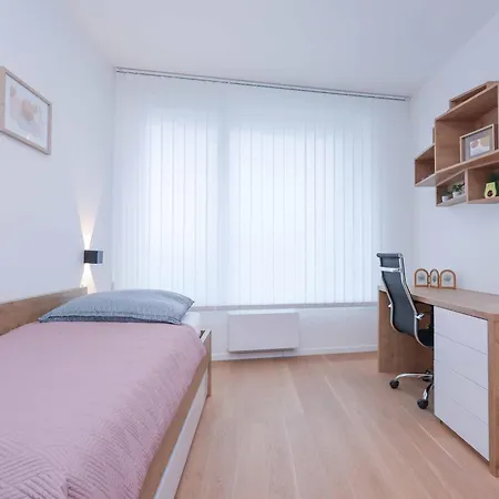 Skypark Tower 3-2 Bedroom Luxe With Free Parking Apartment