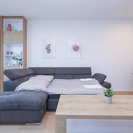 Skypark Tower 3-2 Bedroom Luxe With Free Parking Apartment