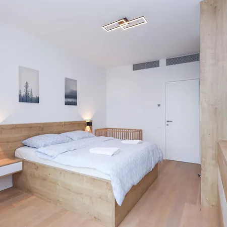 Skypark Tower 3-2 Bedroom Luxe With Free Parking Apartmán Bratislava
