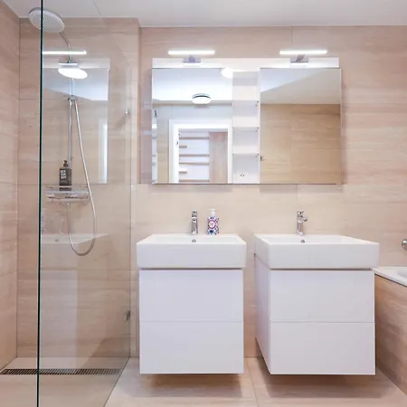 Skypark Tower 3-2 Bedroom Luxe With Free Parking Apartment